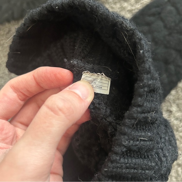 Y2K “UGG Australia” Black Cable Knit Boots with Buckle Style Detailing - Picture 5 of 8